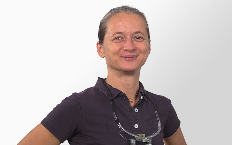 Unsere Zahnärztin Dr. med. dent. Alma Lenard